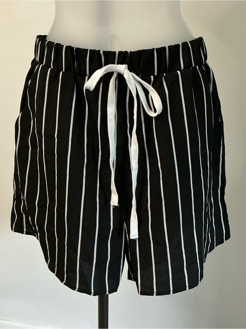 Emery Rose Women’s Casual Shorts – Black & White Striped – Medium